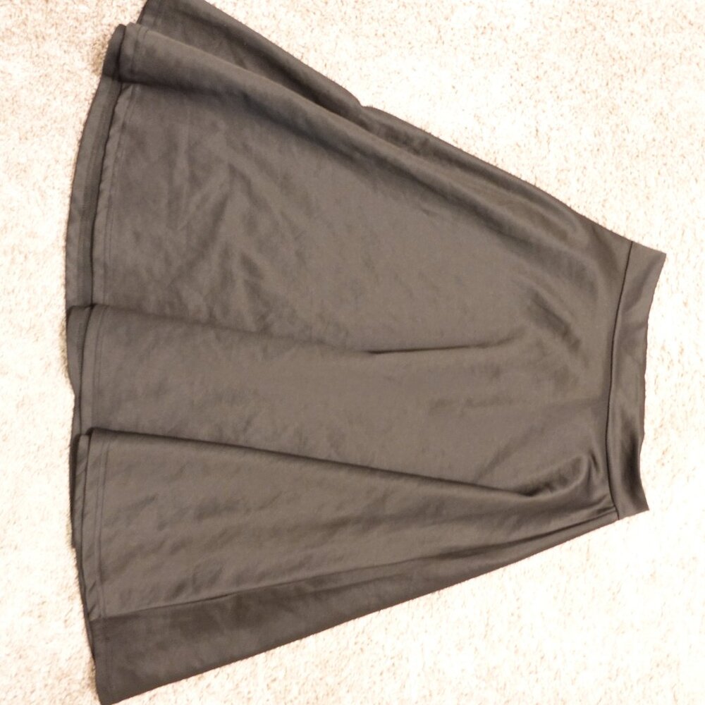 Super comfy and stretchy woman's skirt. Size L